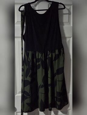 SHEIN Black and Olive Green Sleeveless A-Line Dress